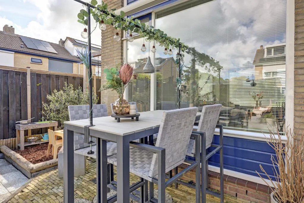 Terrass - Fully Renovated Corner House with Garden in De Lier