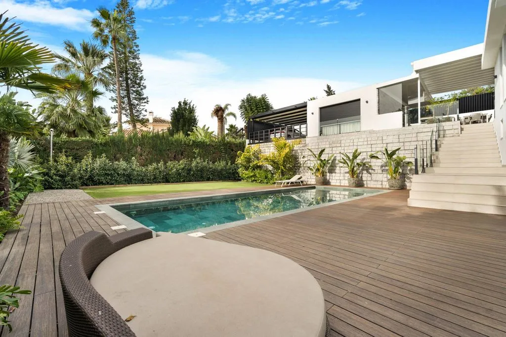 Bassein - Luxury Villa with Pool in East Marbella