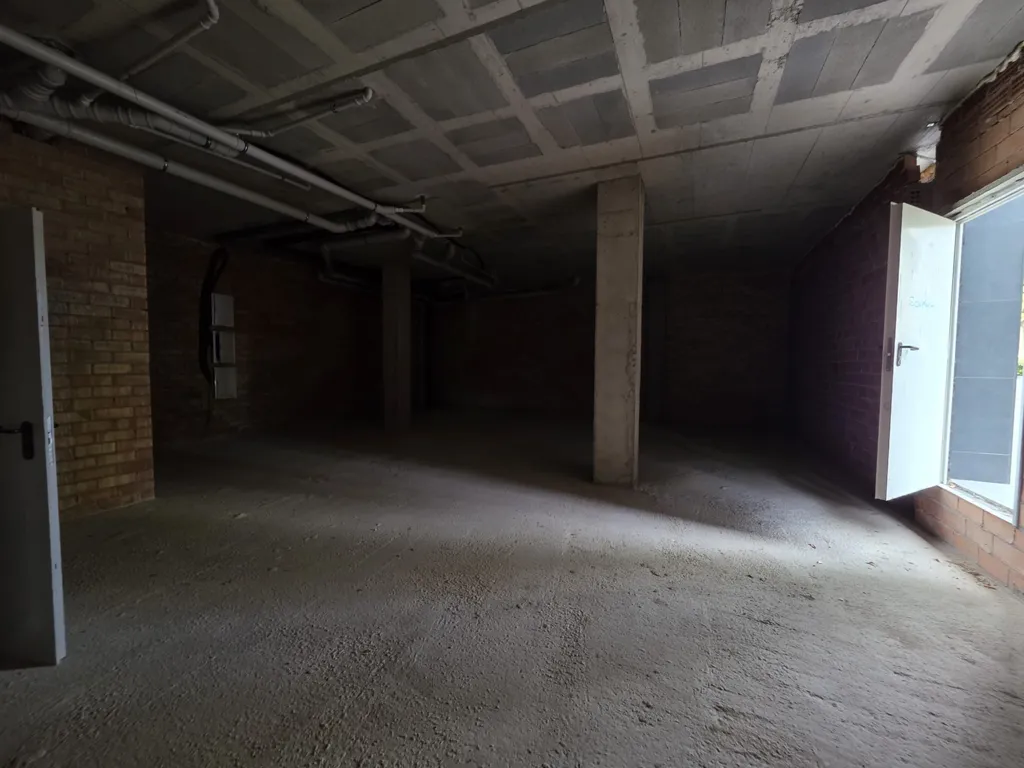 Pièces - Modern Commercial Space in Vilanova i la Geltrú