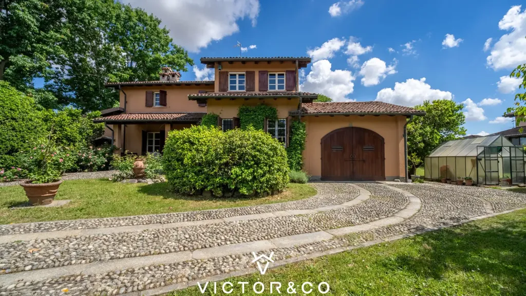 Exterior - Villa with Garden in Novara