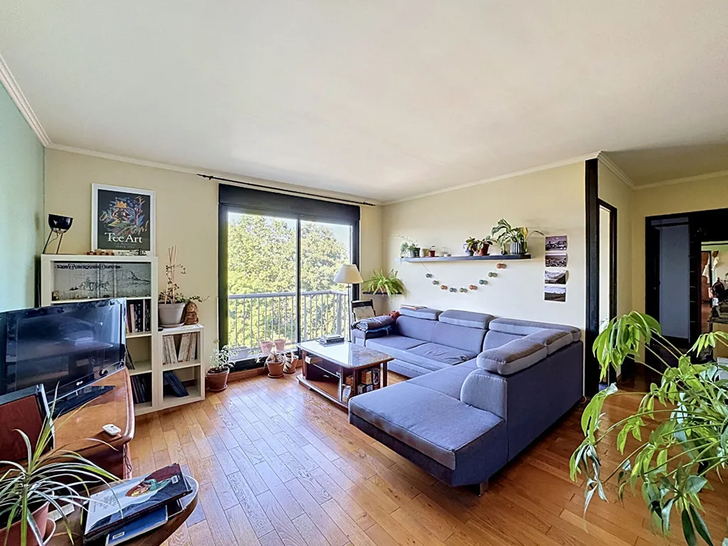 Séjour - Appartement avec Balcon et Vue Dégagée à Versailles