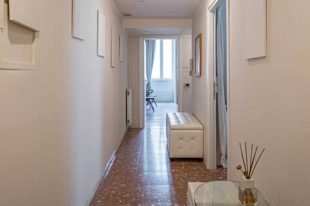 Esik - Triplex with Double Exposure in Ludovisi, Rome