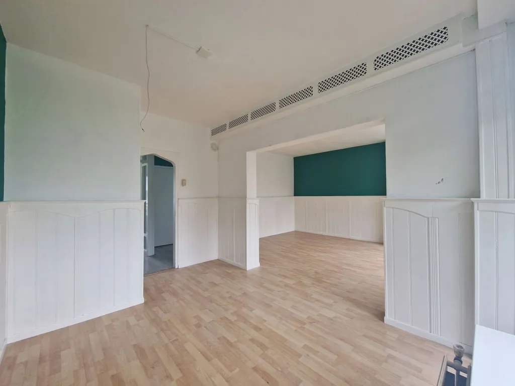 Toad - 3-Bedroom Apartment with Balcony in Charlois
