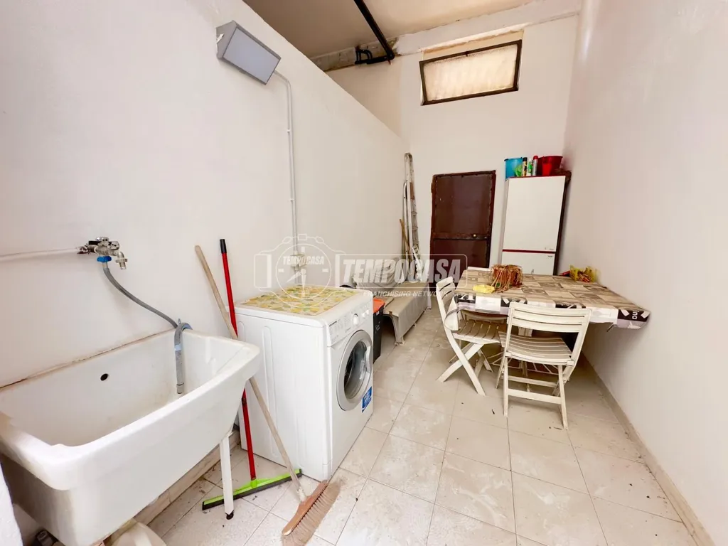 Buanderie - Three-Bedroom Flat with Patio in Valenzano