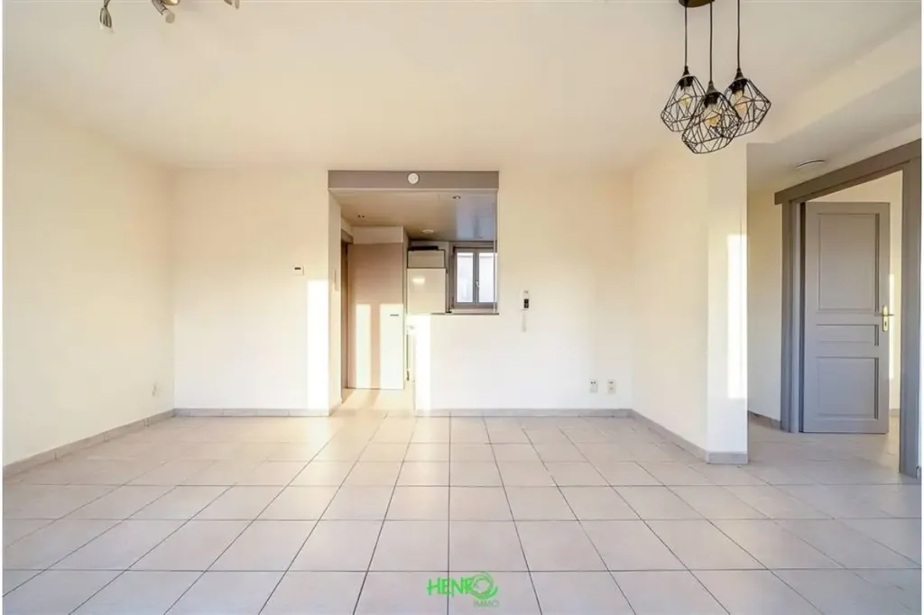 Séjour - Appartement Rénové avec Terrasse à Tournai