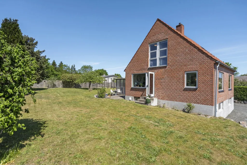 Aed - 1946 Villa with Garden in Nyborg