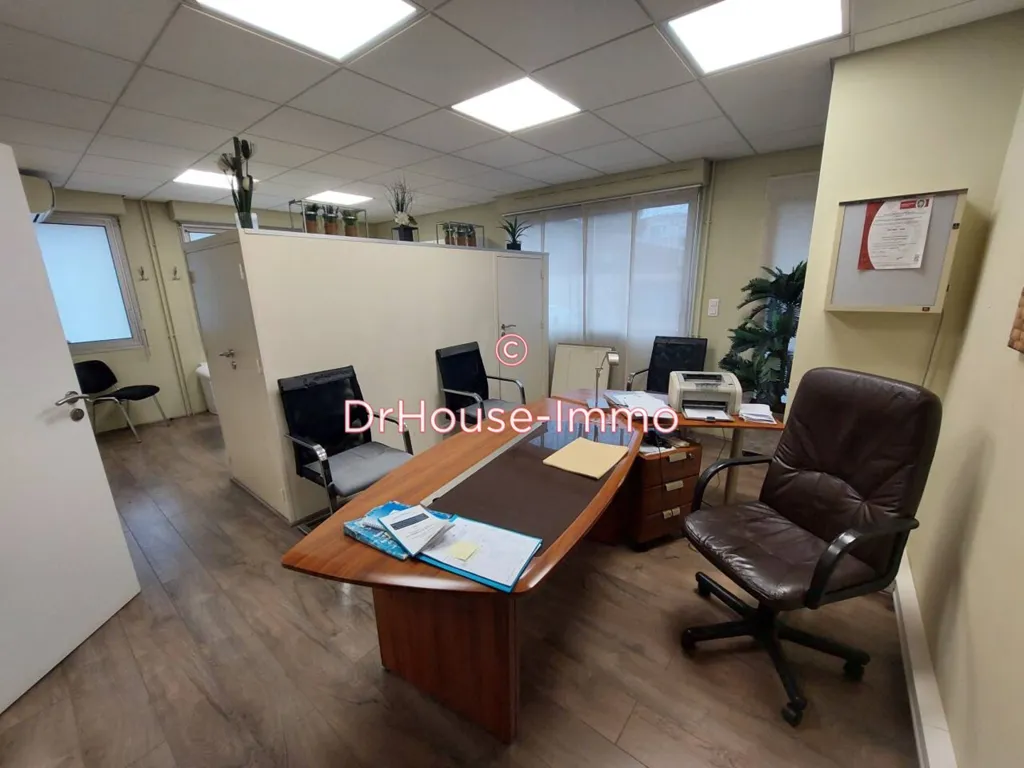 Office - Commercial Property with PMR Access in Aix-En-Provence