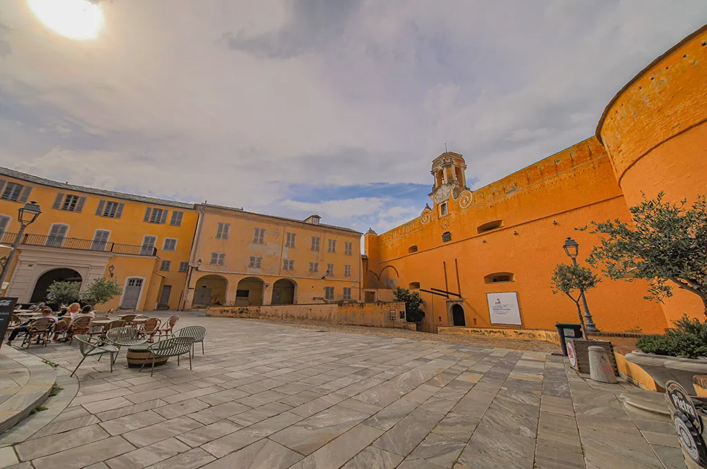 Aed - 2-Bedroom Apartment in Bastia Citadel