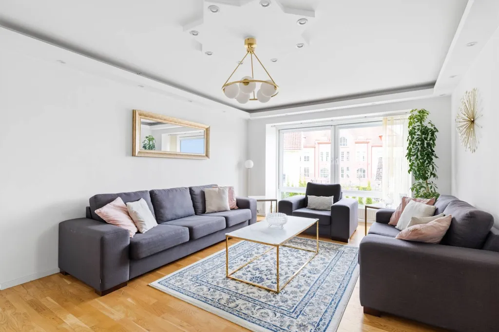 Elutuba - Two-Home Estate with Generous Outdoor Space in Jönköping