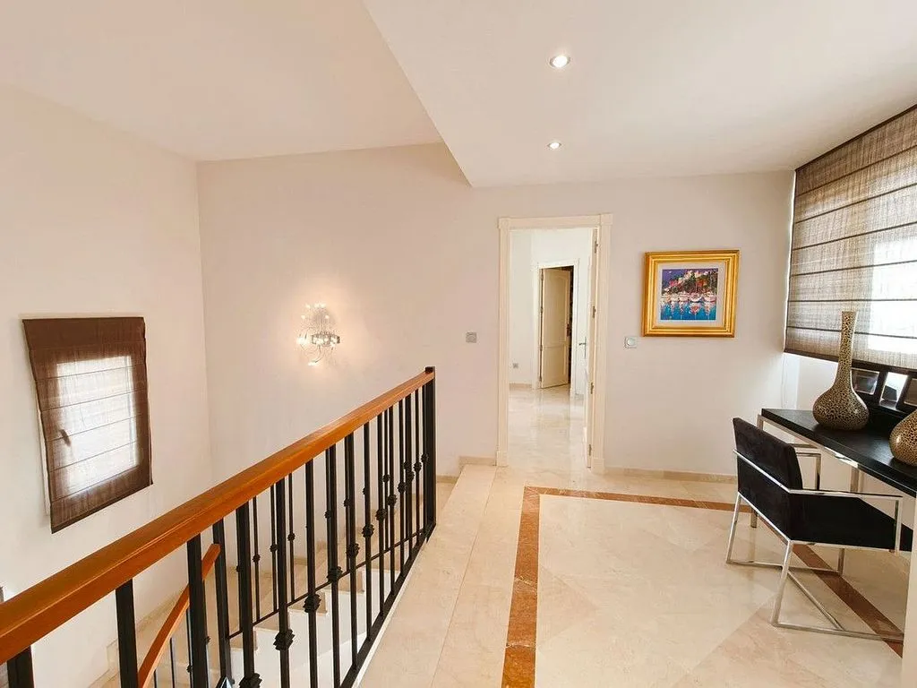 Pièces - Duplex with Sea View and Pool in Sotogrande