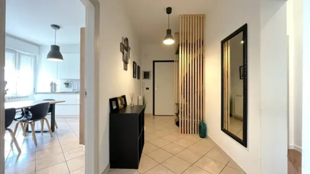 Entrée - Rear-Facing Apartment with Balcony in Carpi