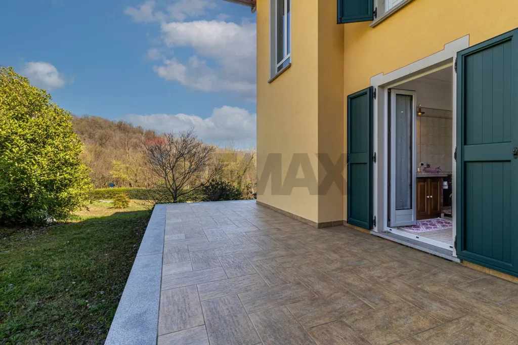 Terrazza - Villa indipendente con parco privato a Magnano