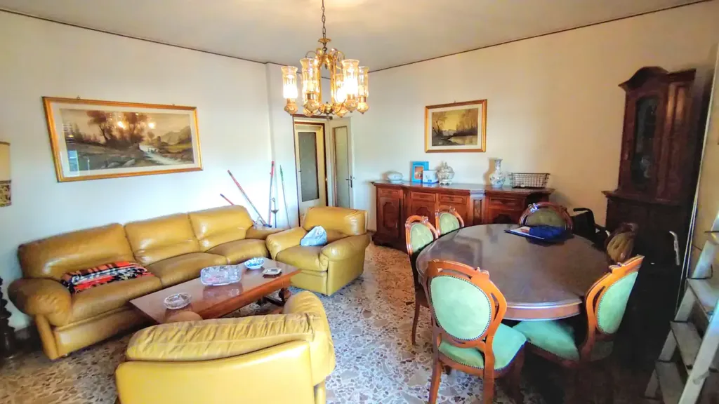 Salle à manger - 2-Bedroom Apartment with Balcony in Guastalla