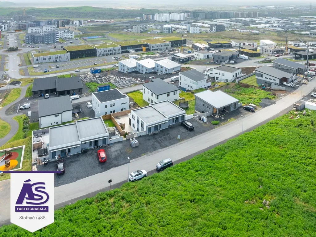 Vista aerea - Newly Built Duplex with Garden in Skarðshlíð