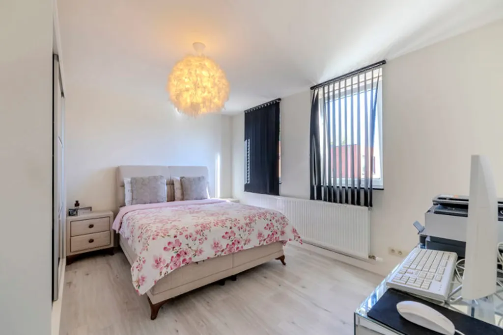 Chambres - Maison Moderne avec Espace Vert à Balen