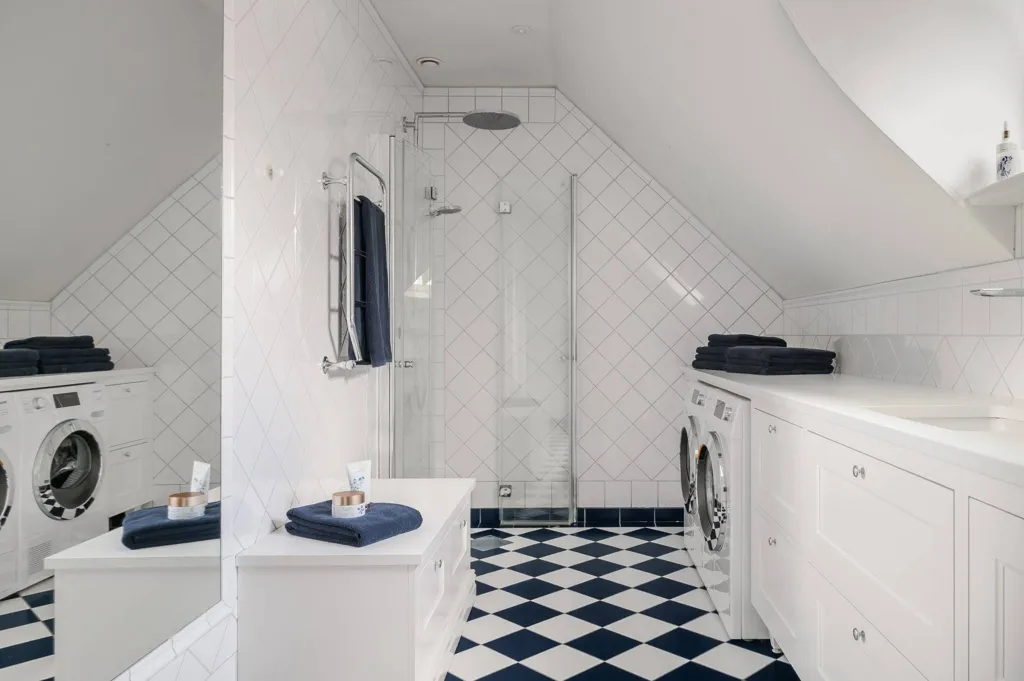 Salles de bain - Characterful Villa with Pool in Klara, Karlstad