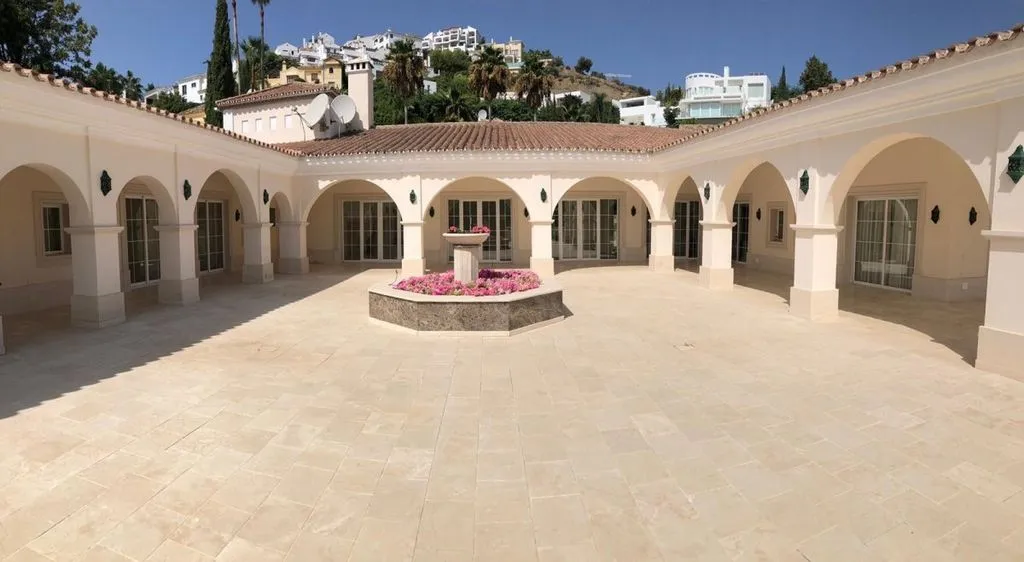 Giardino - Luxury Villa with Sea View in Benahavís