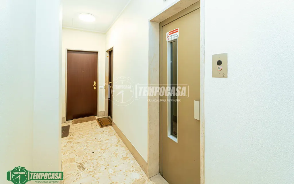 Recibidor - Bright 2-Bedroom Apartment with Balcony in Milan