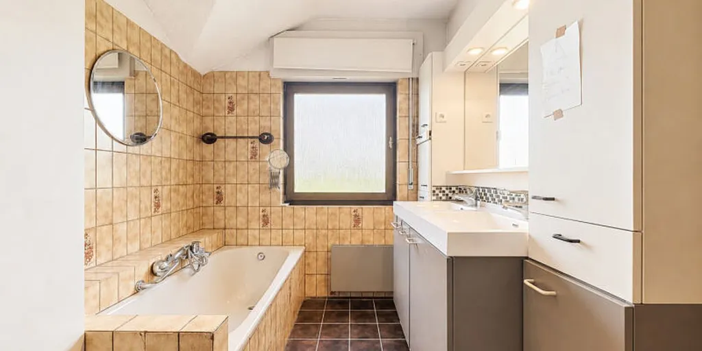 Salles de bain - Maison à rénover avec terrasse à Visé