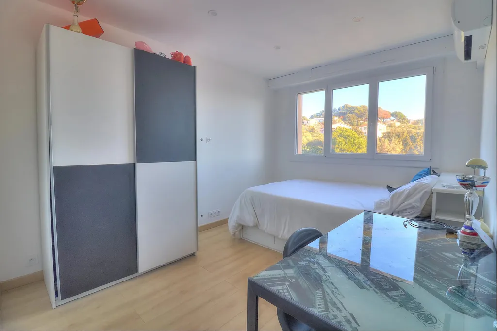 Chambres - Maison de Luxe avec Terrasse à Antibes