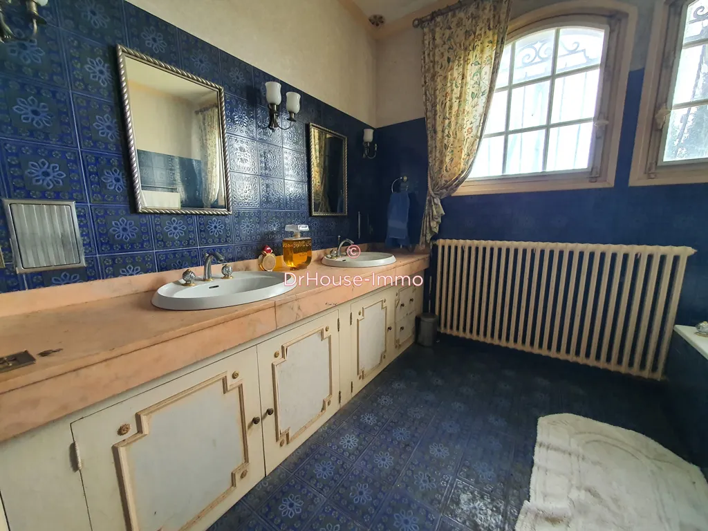 Bagni - 10-Piece Manor with Marble Features in Beaumont-le-Roger