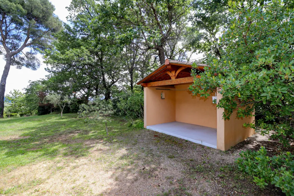 Jardin - Propriété avec Piscine et Jardin Paysager à Flayosc