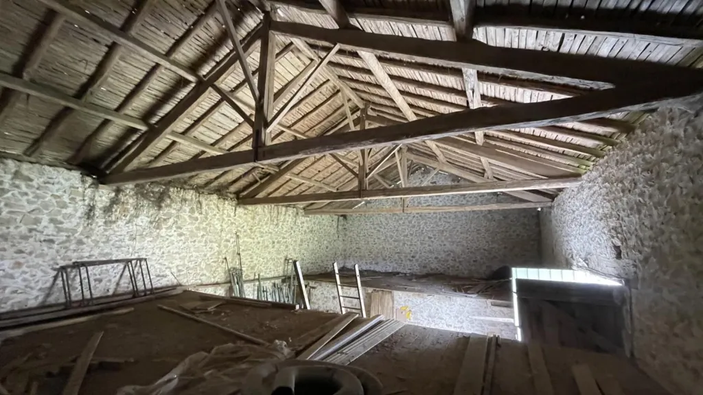 Toad - Detached House with Barn in Calm Setting