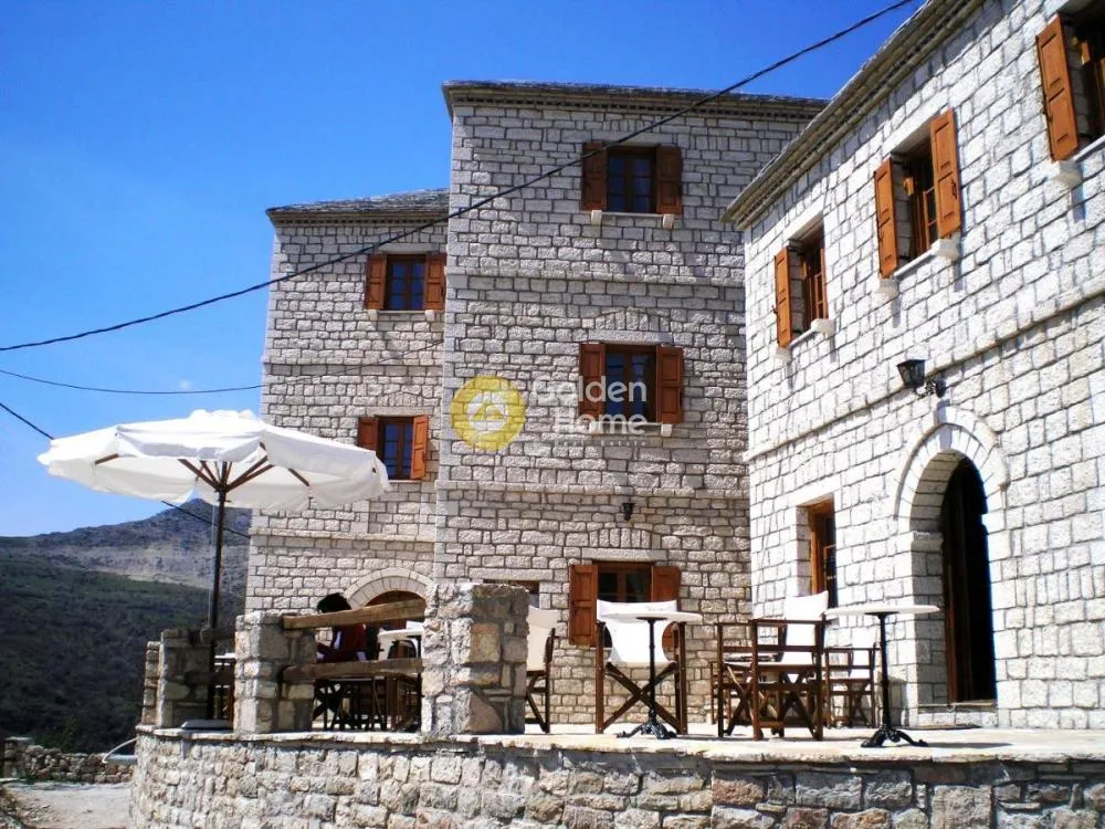 Välivaade - Traditional Hotel with Mountain View in Kalarrites