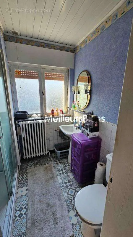 Salles de bain - Maison Individuelle avec Jardin à Louvignies