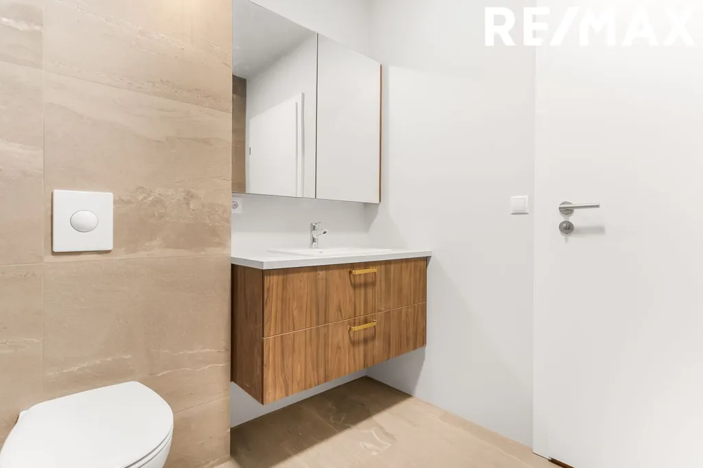 Bathrooms - 3-room apartment in Hafnarfjörður