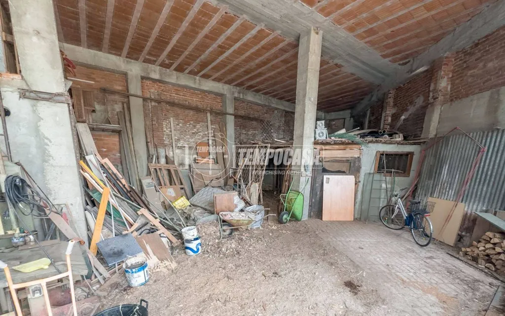 Garaaž - Warehouse with High Ceiling in Villarbasse