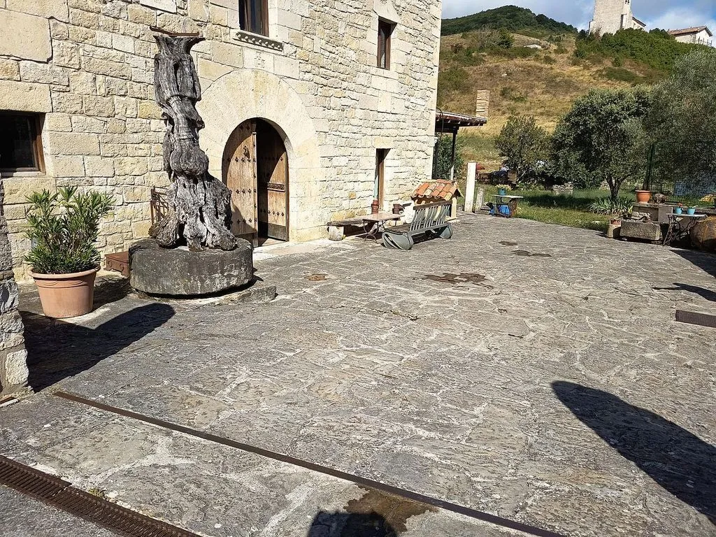 Garden - Palatial House with Garden in Larumbe