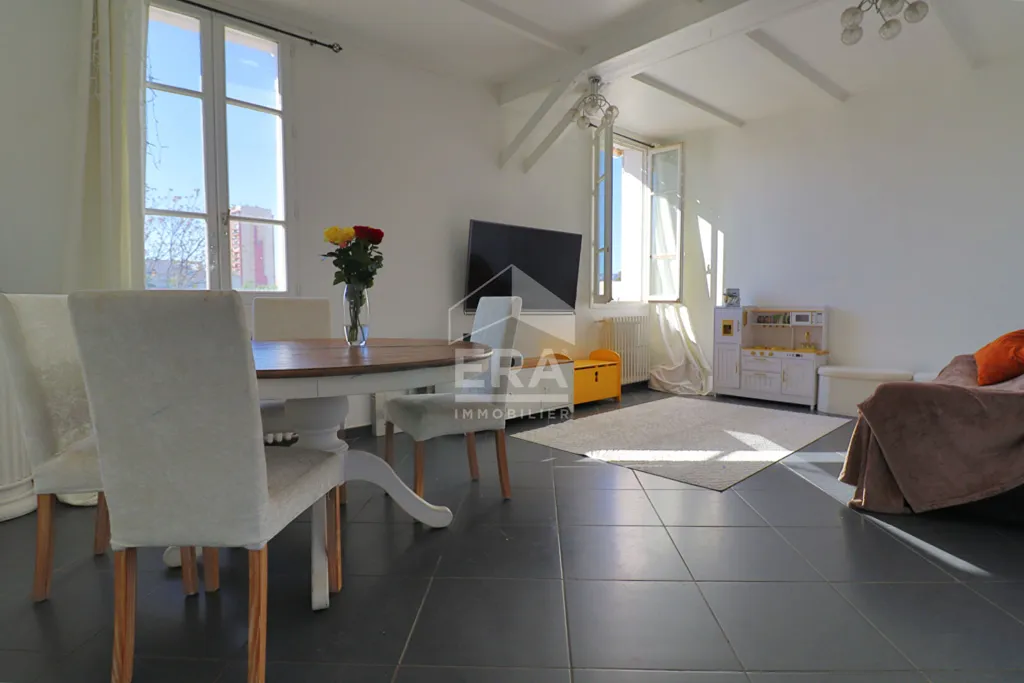 Söögituba - Bright 3-Bed Apartment with Balcony in Marseille
