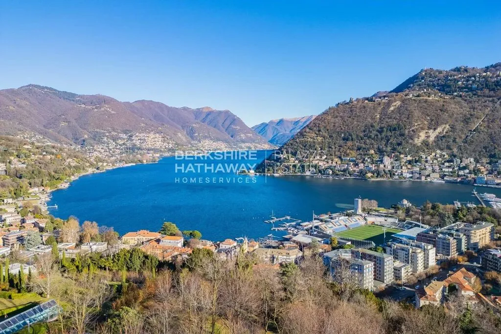 Luxury Apartment with Lake View in Como