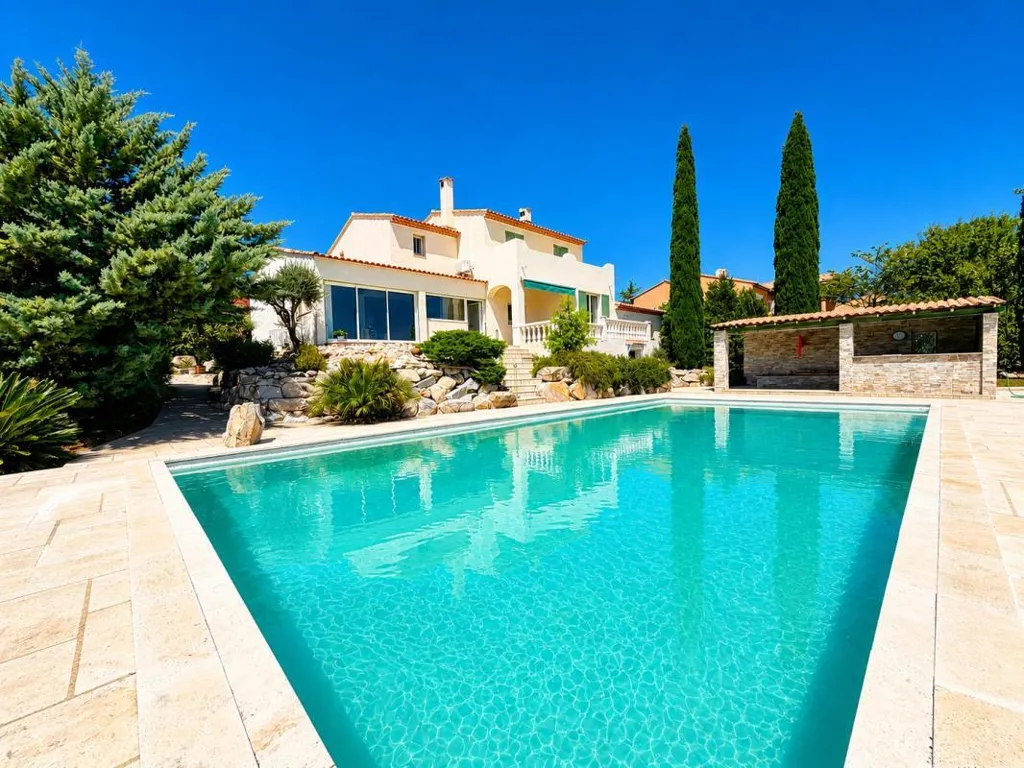 Piscina - Villa with Golf View near Montpellier