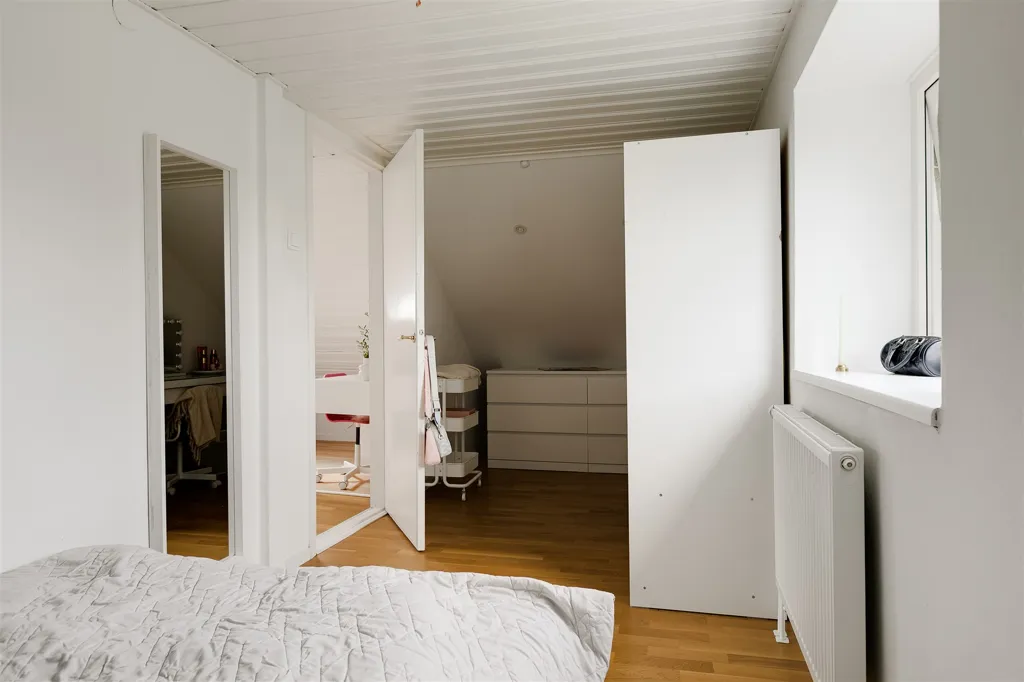 Bedrooms - Modernised Villa with Guesthouse in Malmö