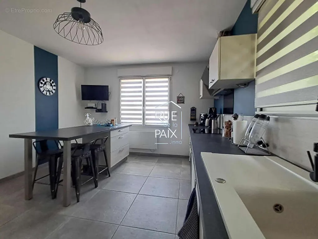 Cucina - Charming House with Full Basement in Garden