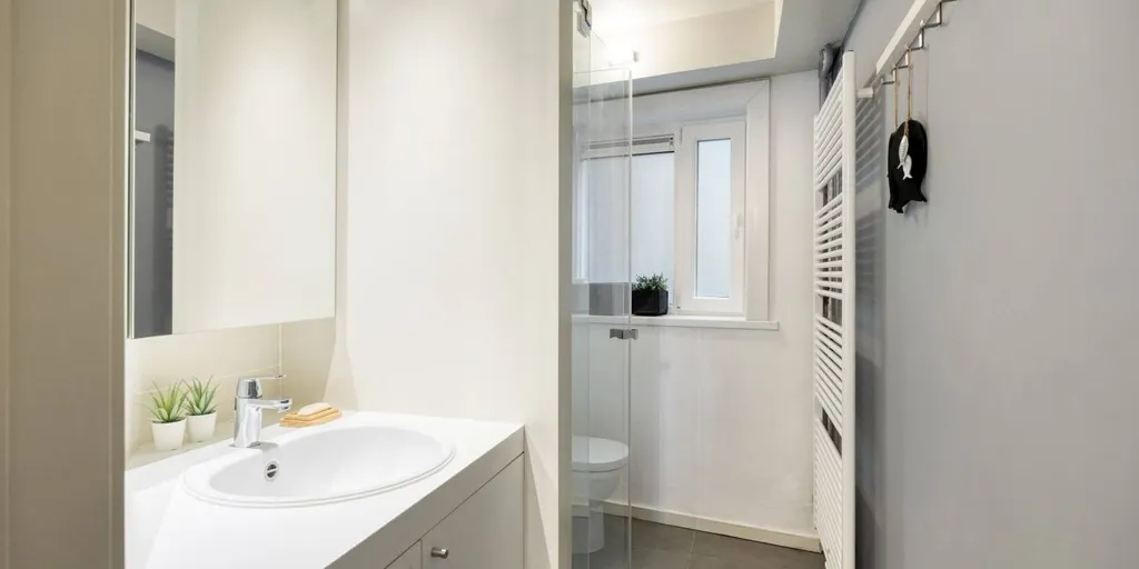 Salles de bain - Appartement de plain-pied avec terrasse au centre de Gand