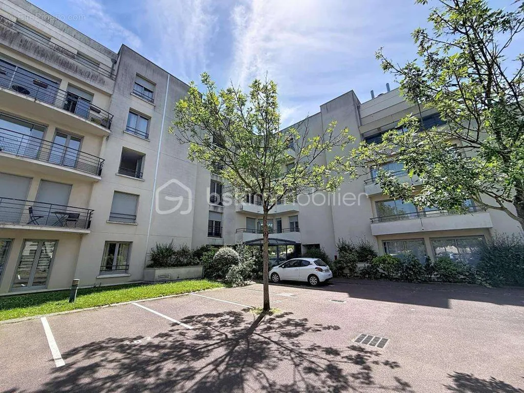 Extérieur - Studio Meublé avec Ascenseur au Secteur Mémorial