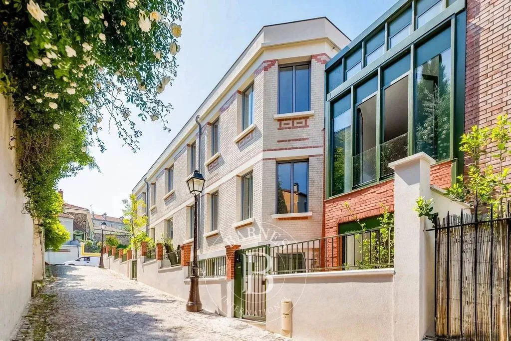 Exterior - Luxury Duplex with Garden in Paris