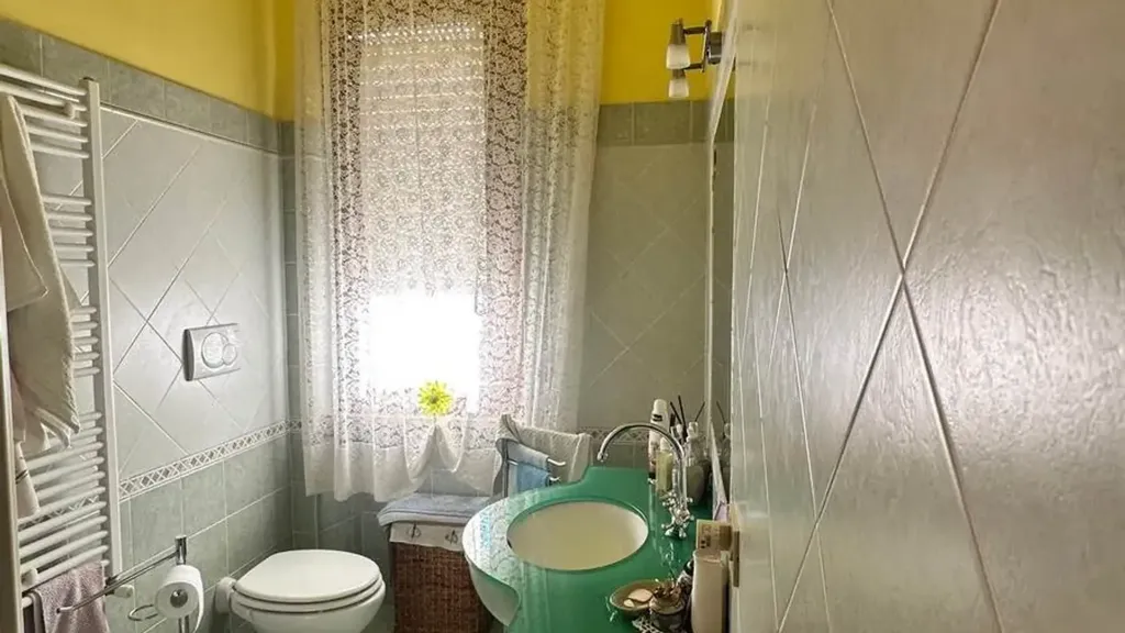 Salles de bain - Quadrilocale with Balcony in Campiglia Marittima