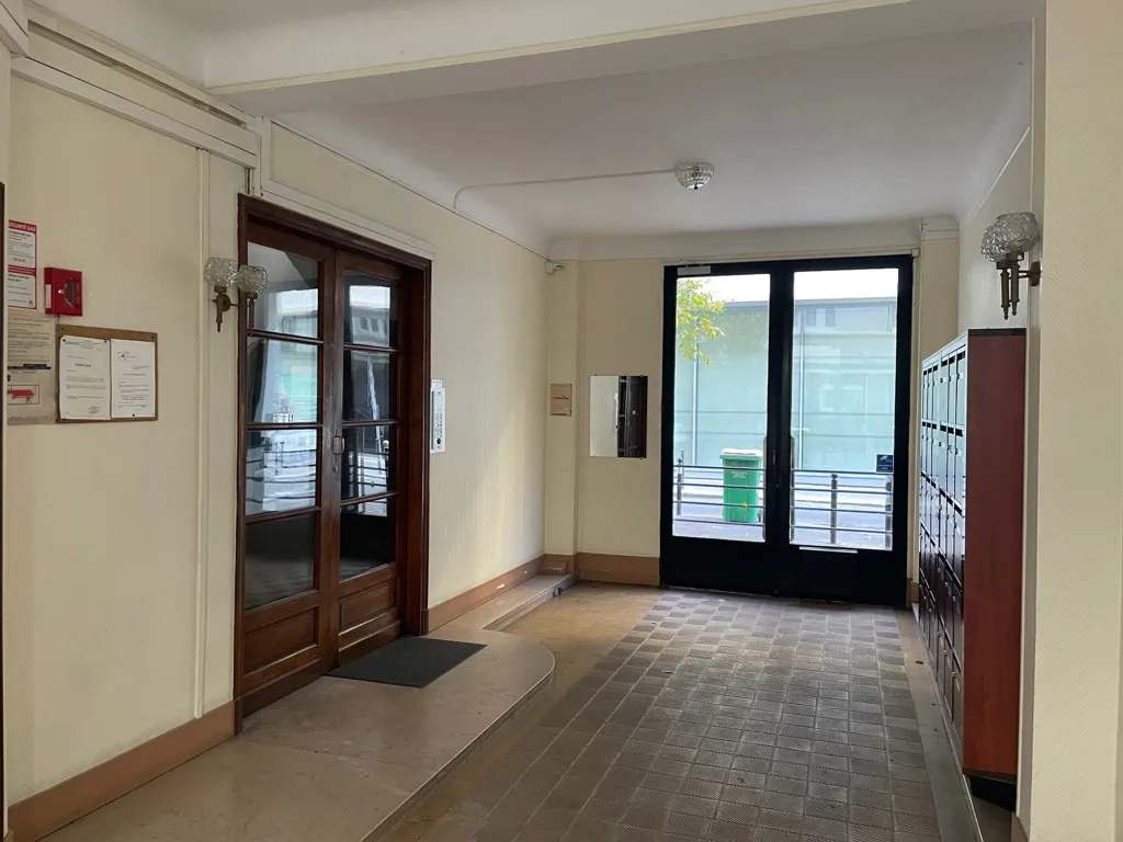 Ingresso - 2/3-Piece Parisian Flat with High Ceilings