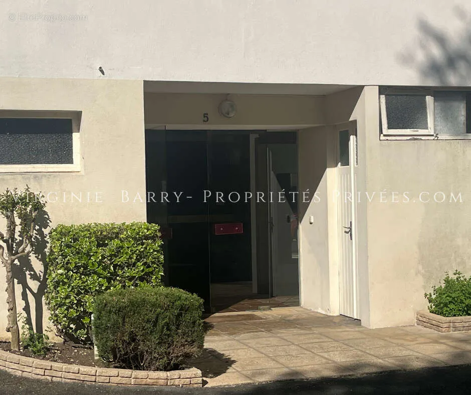 Extérieur - Appartement T3 avec Balcons et Garage à Rochefort