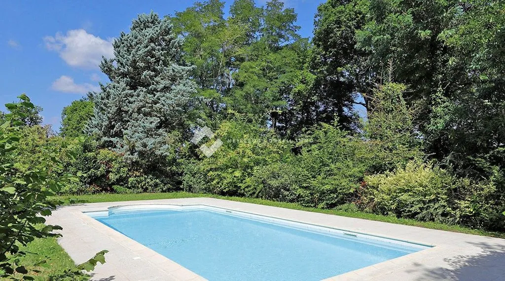 Piscina - Architectural House with Pool in Dammarie-les-Lys
