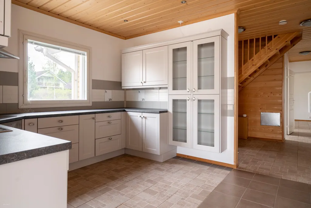 Cuisine - Spacious Apartment with Sauna in Helsinki