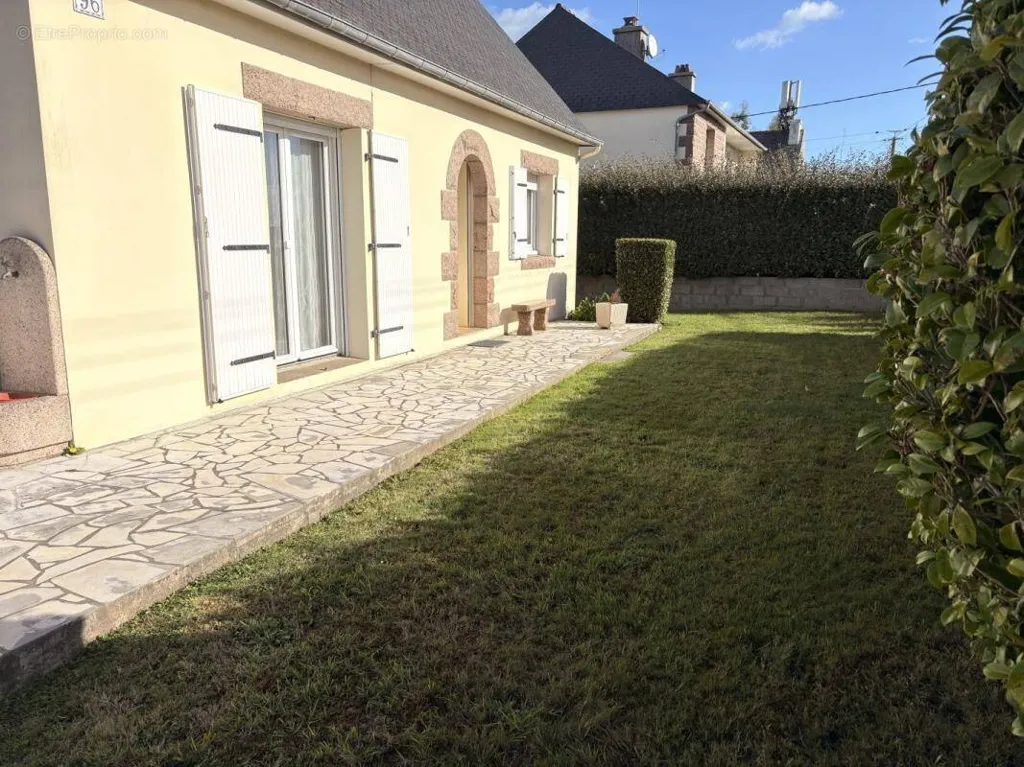 Jardin - Maison Traditionnelle avec Jardin près du Centre