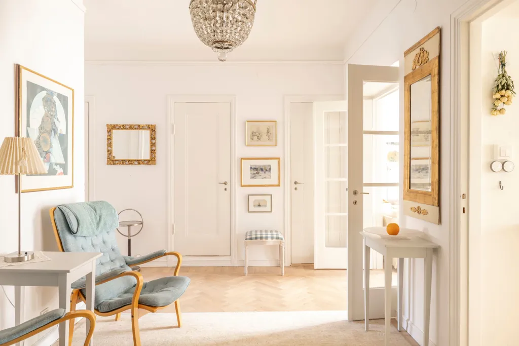 Esik - Charming 2.5-Bedroom Flat with Balcony in Södermalm