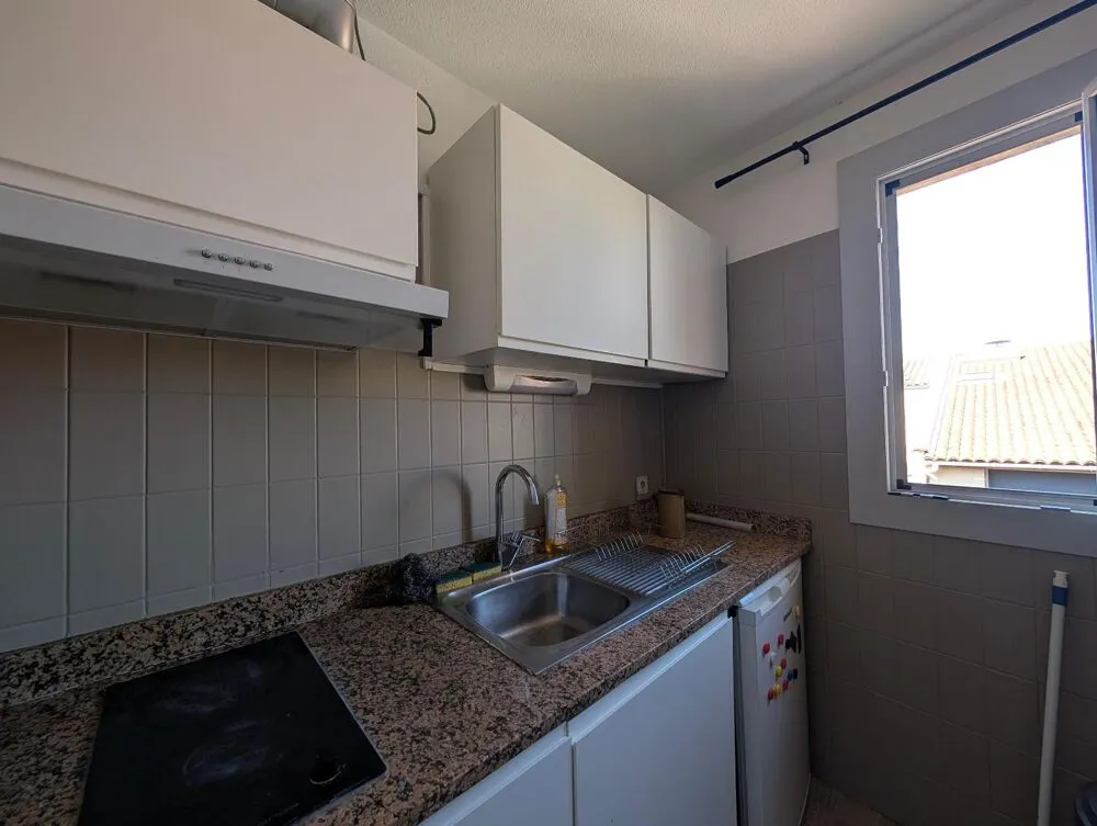 Cuisine - Appartement Meublé avec Balcon à Saint-Aubin