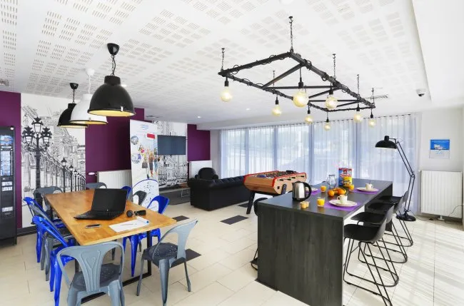 Salle à manger - Studio Meublé près de RER D/Métro