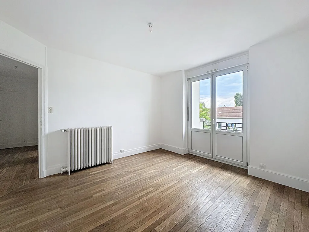 Rooms - Renovated 3-Bed Flat with Balcony in Nancy